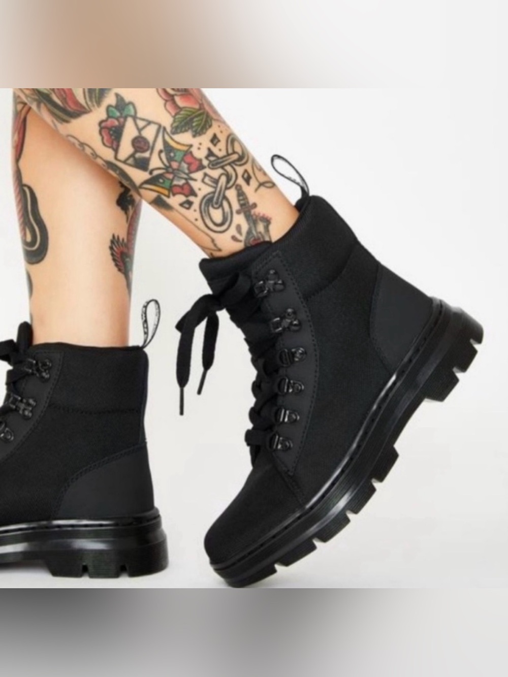 Like new Dr Martens Combs Womens Casual Boots